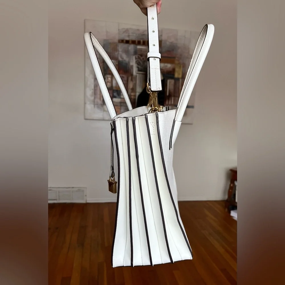 Michael Kors white pebbled leather (EUC) accordion tote- purse - Picture 8 of 17